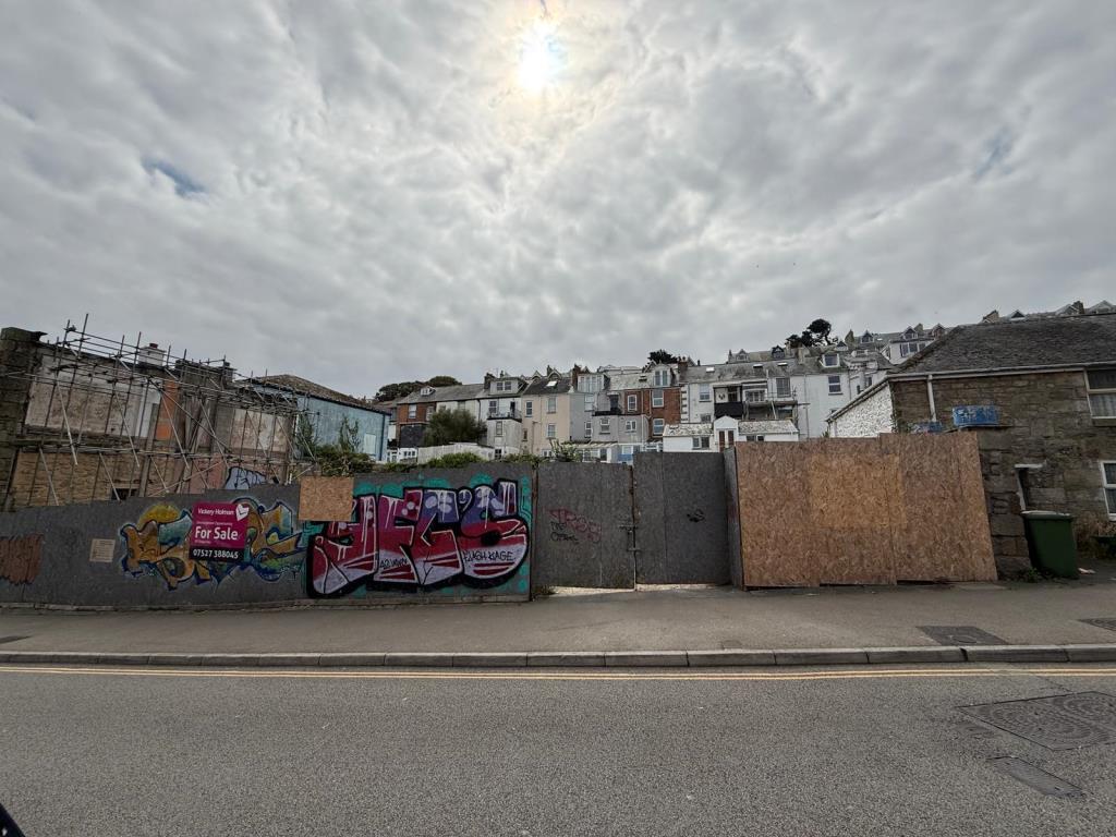 Lot: 39 - FREEHOLD LAND WITH PLANNING - Front of the site